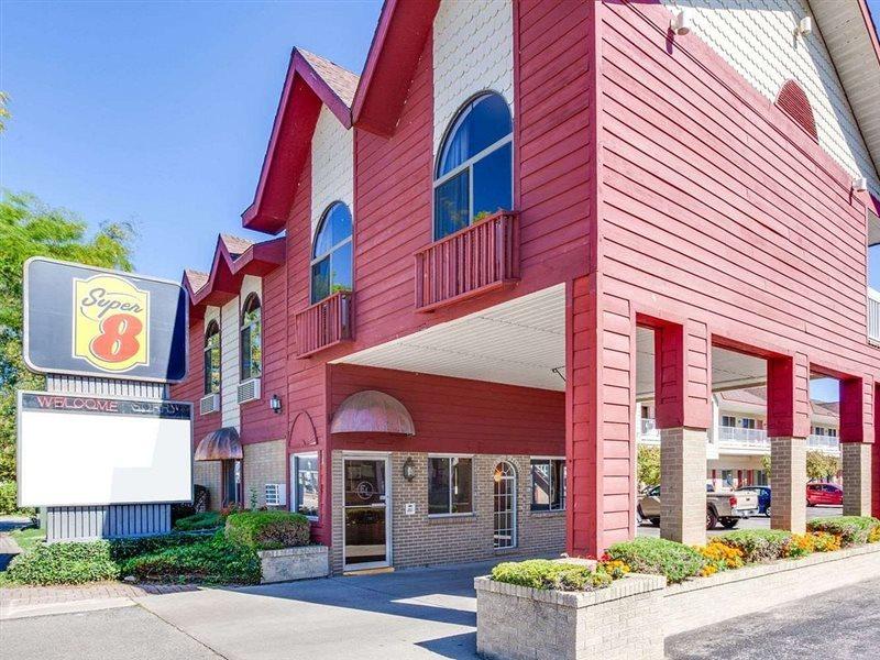 Super 8 By Wyndham Mackinaw City/Beachfront Area Экстерьер фото