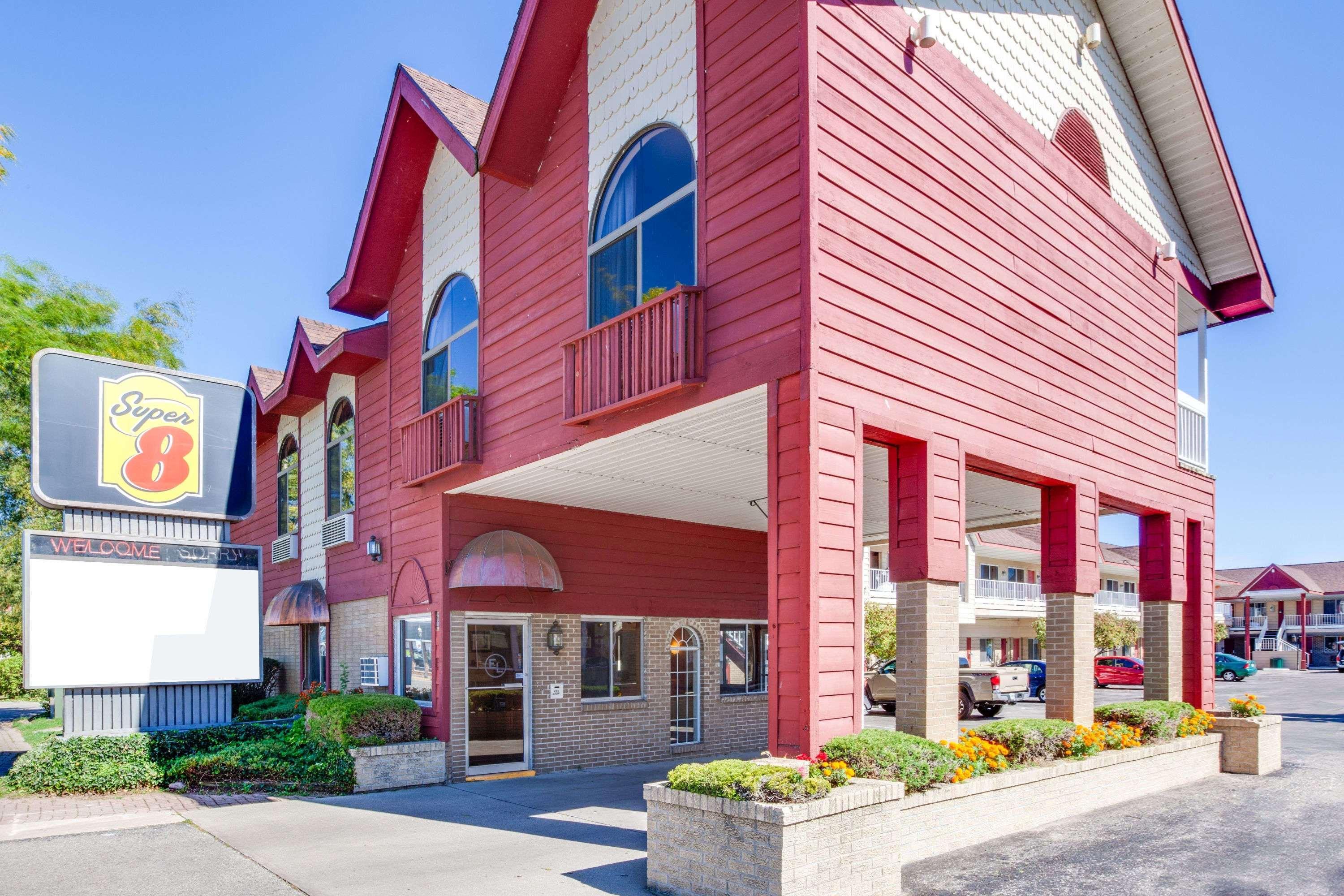 Super 8 By Wyndham Mackinaw City/Beachfront Area Экстерьер фото